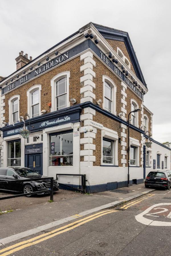 The Bill Nicholson Pub Hotel London Bagian luar foto